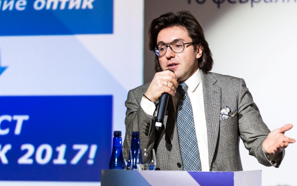 Андрей Малахов стал послом бренда Crizal (компания Essilor) в России