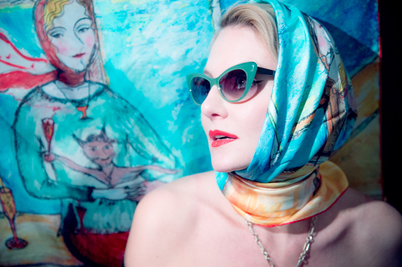 Рената Литвинова в солнцезащитных очках коллекции 