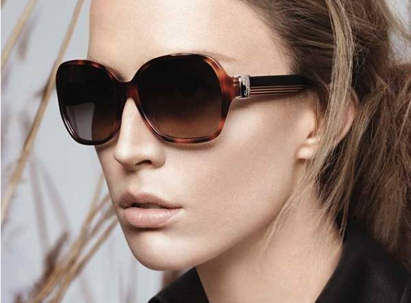 Ракель Циммерман в солнцезащитных очках Salvatore Ferragamo 2013