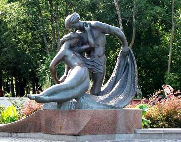 Памятник, посвященный героям древнелитовской легенды: рыбаку Каститису и морской царевне Юрате