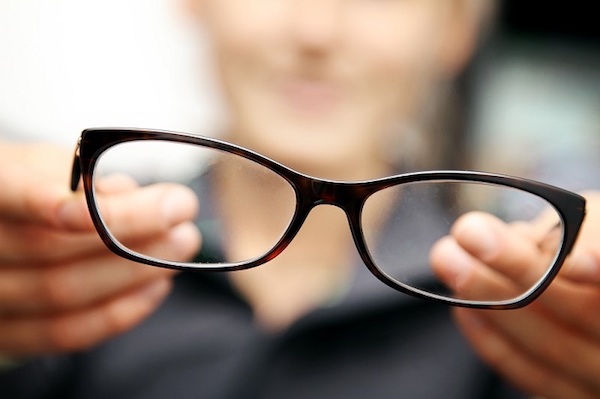 Зачем людям с хорошим зрением нужны очки?