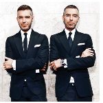 Dsquared2 означает D в квадрате, а получил название бренд благодаря своим основателям братьям-близнецам Дину и Дэну Кейтенам