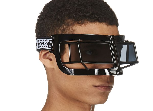 Футуристичные очки-маска Linda Farrow для сезона лето 2014