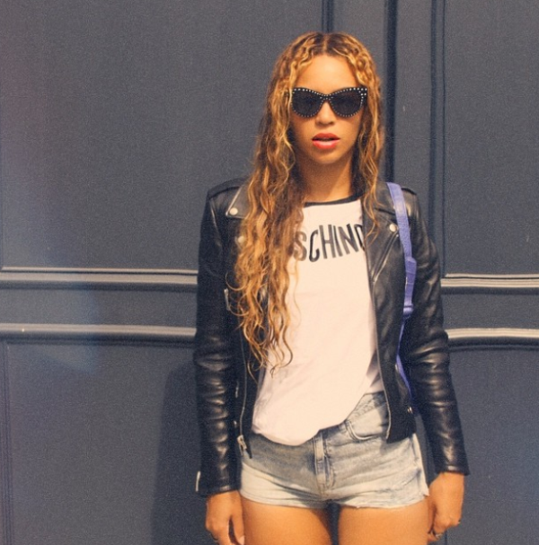 Beyonce носит солнцезащитные очки Italia Independent
