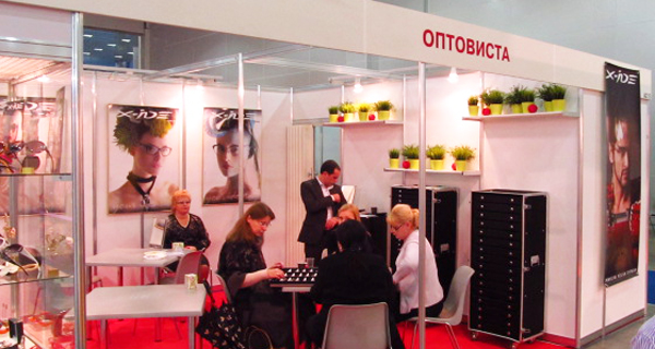 На стенде компании ОптоВИСТА, выставка Очковая Оптика, Москва, 2013