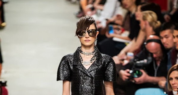 Солнцезащитные очки Chanel сезона осень-зима 2013-2014, игра черного и белого цветов