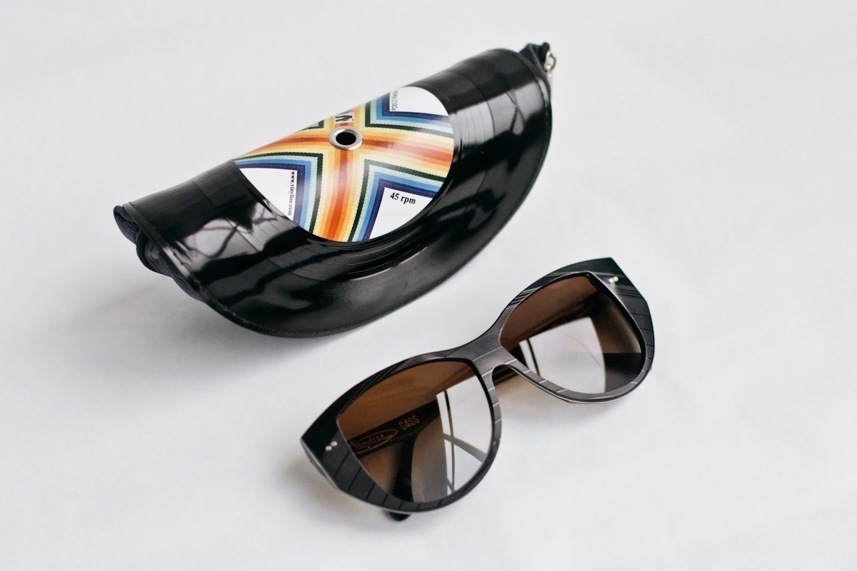 Солнцезащитные очки Vinylize Cass и потрясающий чехол