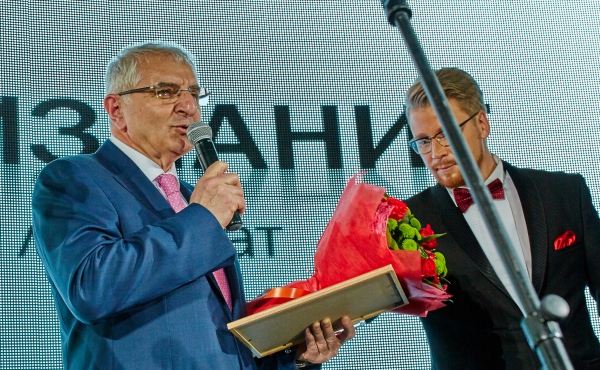 Балаян Анатолий Багатурович, основатель и генеральный директор компании «Essilor-ЛУЙС-Оптика», г. Москва. Балаян Анатолий Багатурович, основатель и генеральный директор компании «Essilor-ЛУЙС-Оптика», г. Москва.