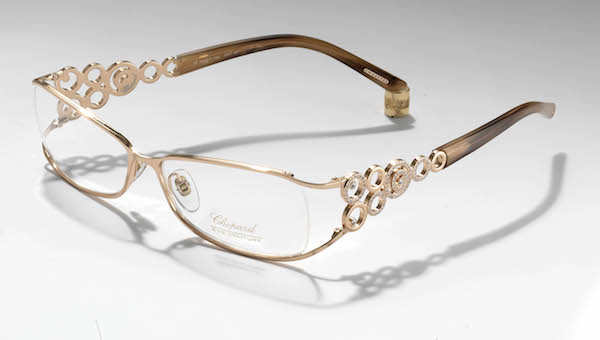 Оправы также могут быть украшены драгоценными камнями Оправы также могут быть украшены драгоценными камнями