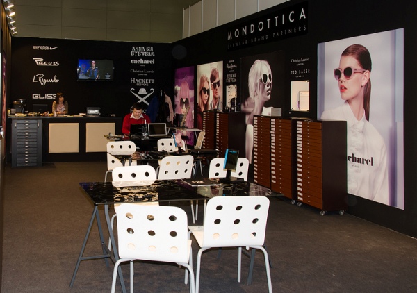 На стенде компании Mondottica, Москва, КрокусЭкспо, выставка Очковая Оптика. осень 2013