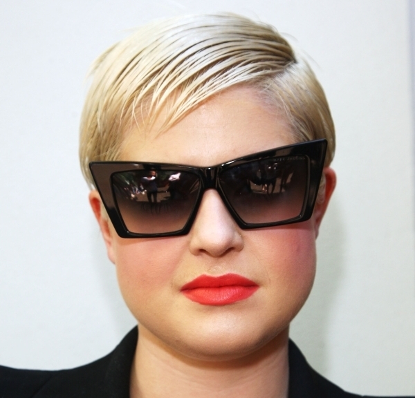 Круглая форма лица - Келли Осборн в солнцезащитных очках